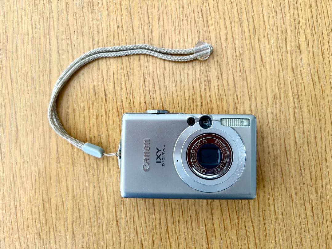 Canon IXY DIGITAL 70 本体と付属品