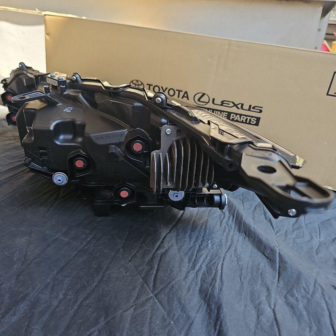 TRDエンジニア様専用】トヨタ 80系ハリアー 右ヘッドライト 中古