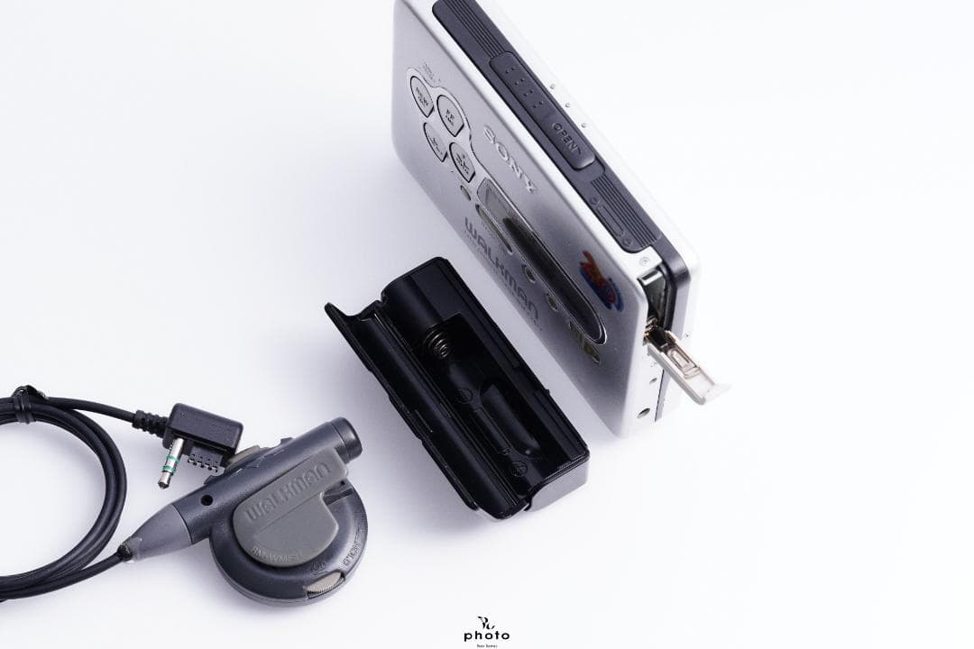 SONYカセットウォークマン⁄WM-F102⁄整備品／現状品⁄ジャンク品扱い