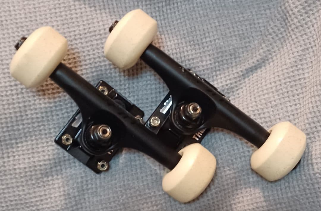 thunder　hollow light 147 トラック　スケートボード 楽天市場】サンダー トラック ホローライト2 THUNDER Thunder HL