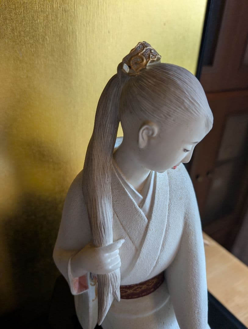 西頭哲三郎作 陶器製日本人形 「早春」- 繊細な美しさが光る逸品 レア