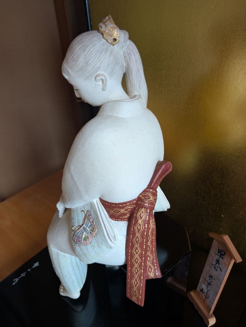 西頭哲三郎作 陶器製日本人形 「早春」- 繊細な美しさが光る逸品 レア