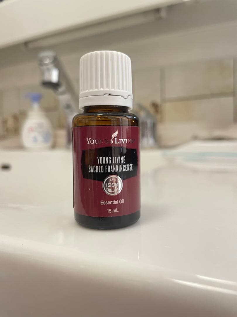 ヤングリヴィングセイクリッドフランキンセンス15ml 新品