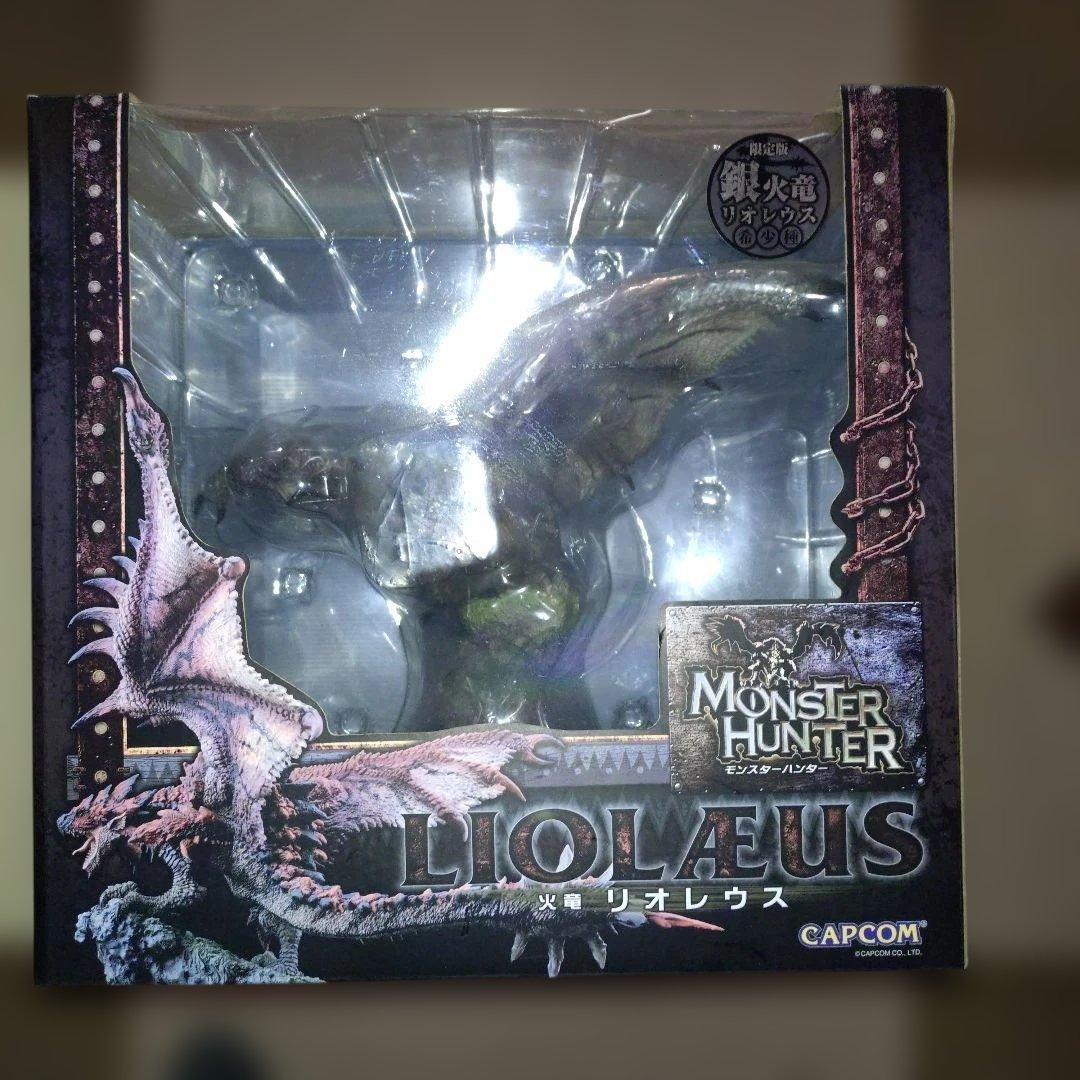 モンスターハンター　リオレウス　 フィギュア　限定版　銀火竜　リオレウス希少種 モンスターハンター」シリーズ20周年を記念して、プラチナ・シルバー製