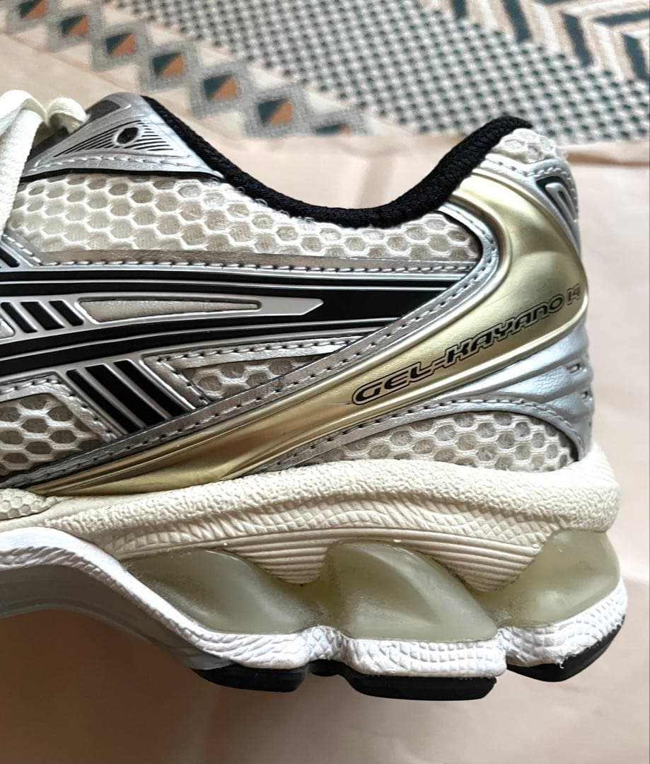【人気　完売品】ASICS GEL-KAYANO 14 24.0cm
