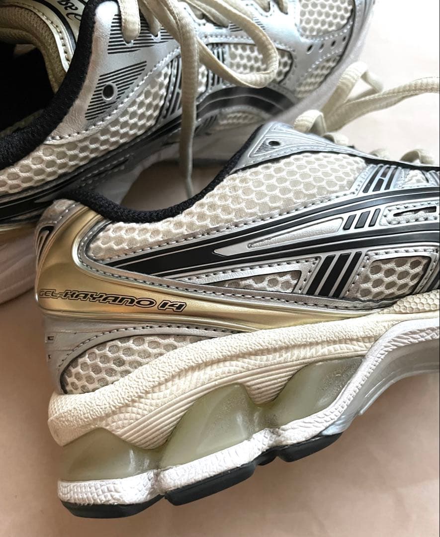 【人気　完売品】ASICS GEL-KAYANO 14 24.0cm