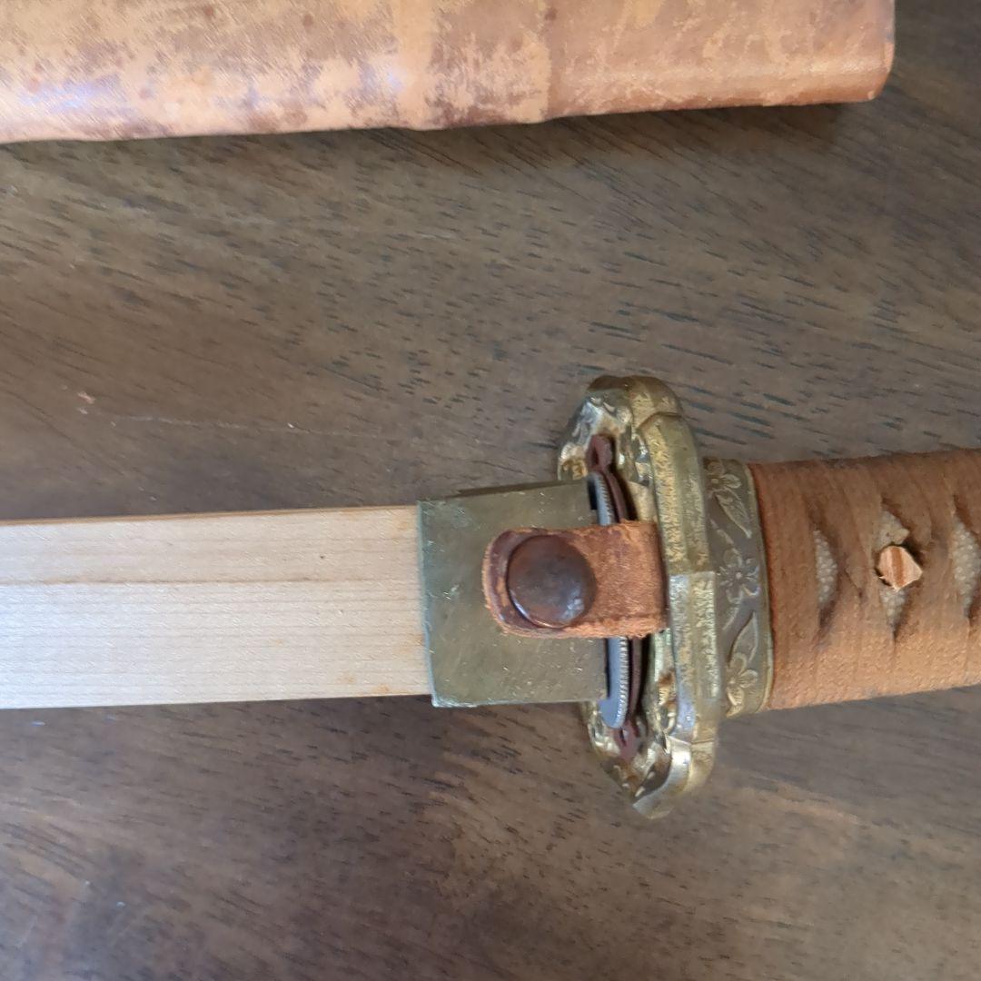 模造刀 竹光 鞣し革鞘 金属鍔(年代物)