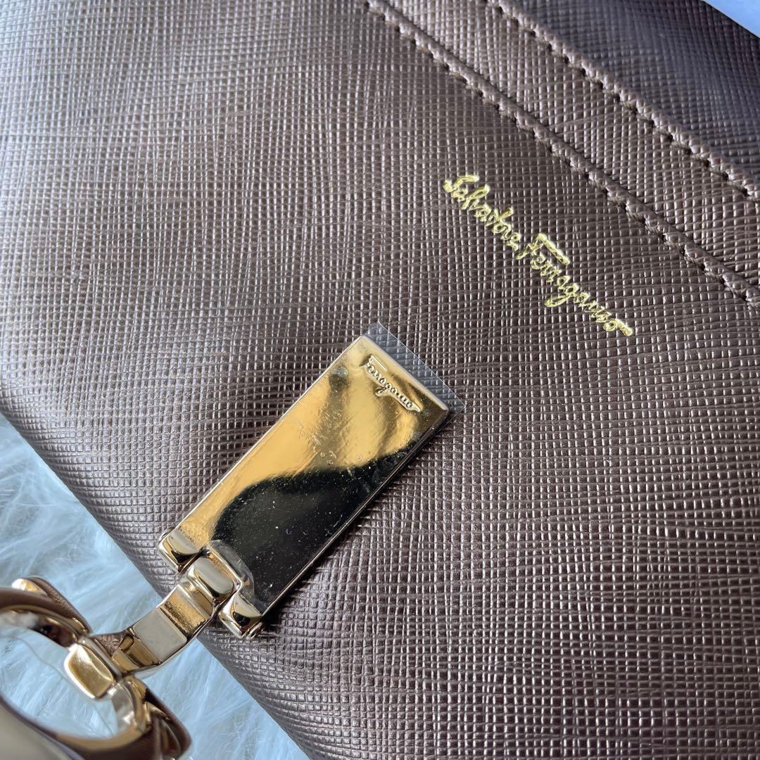 未使用レベル】サルヴァトーレ フェラガモ 長財布 ロゴクリップ - メルカリ