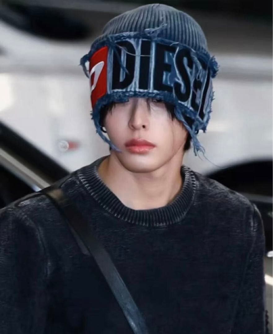 DIESEL デニムビーニー フリンジ加工 DIESEL ダークブルー ニット帽 フリンジ加工 - メルカリ