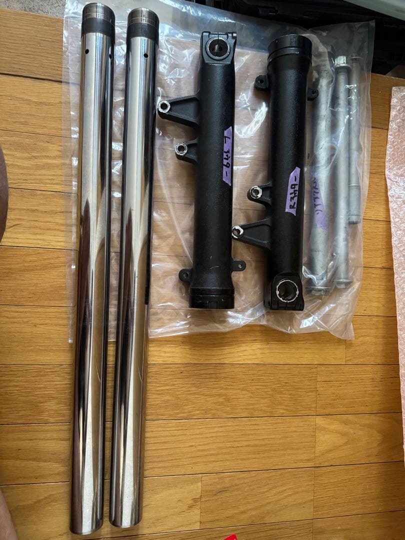 CB1300SB フロントフォークその他 OHLINS（オーリンズ） 正立フロントフォーク RWU カラー：ゴールド