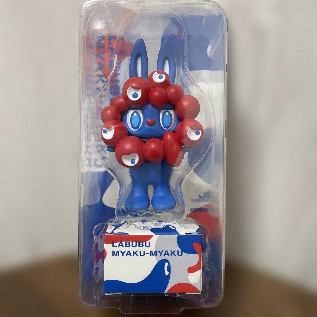 LABUBU MYAKU-MYAKUフィギュア ラブブ ミャクミャク ミャクミャクとコラボした「ラブブ」ストラップ付きフィギュアが10月1