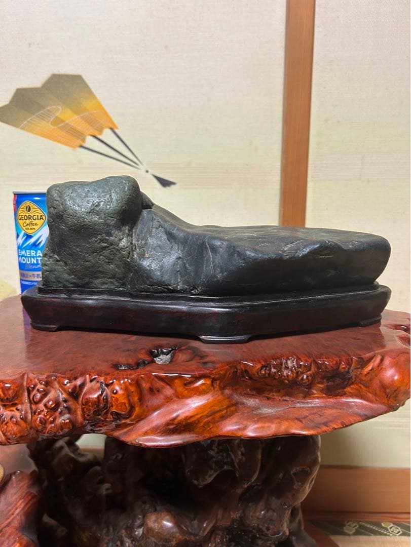 神居古潭石　土坡形　輝緑石と青黒石の珍品 神居古潭石 (輝緑) 原石 】 かむいこたん 北海道 きりょく 置物 鑑賞石