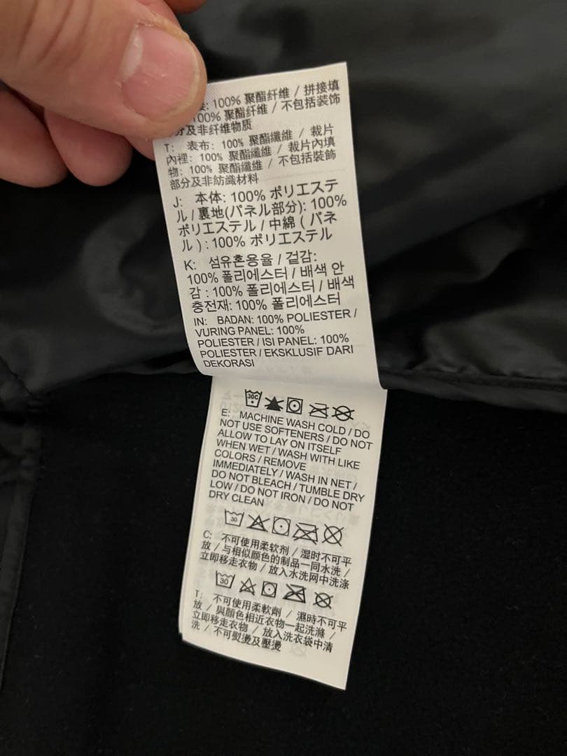 未使用に近い中古美品！黒NIKE Aerolayerベスト レディースM 未使用に
