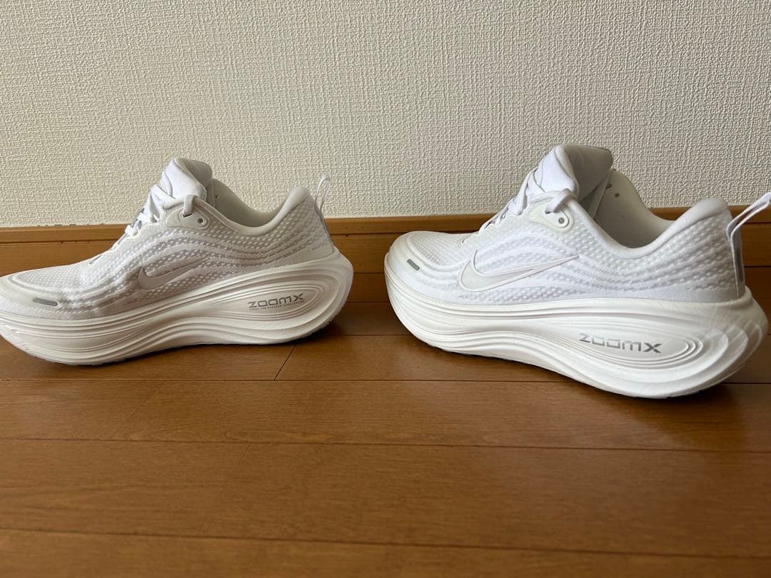 ナイキ　ボメロプラス　25.5cm