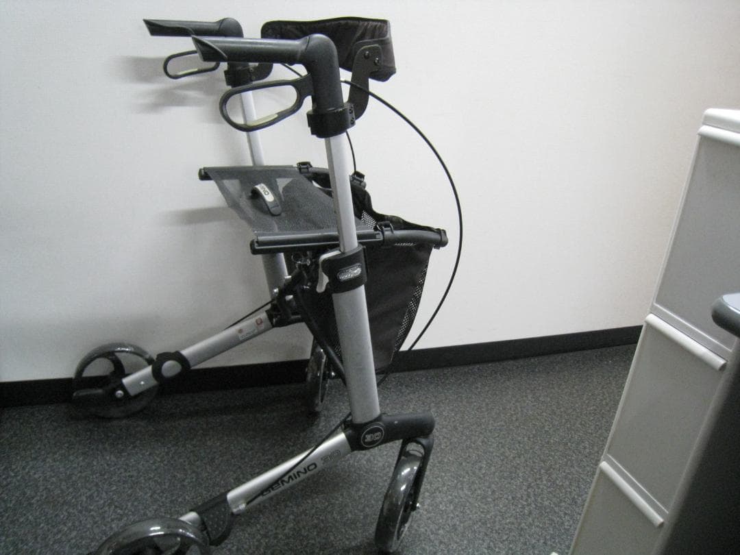 ハンディウォークL GEMINO 30 歩行器 歩行車 パラマウントベッド ④