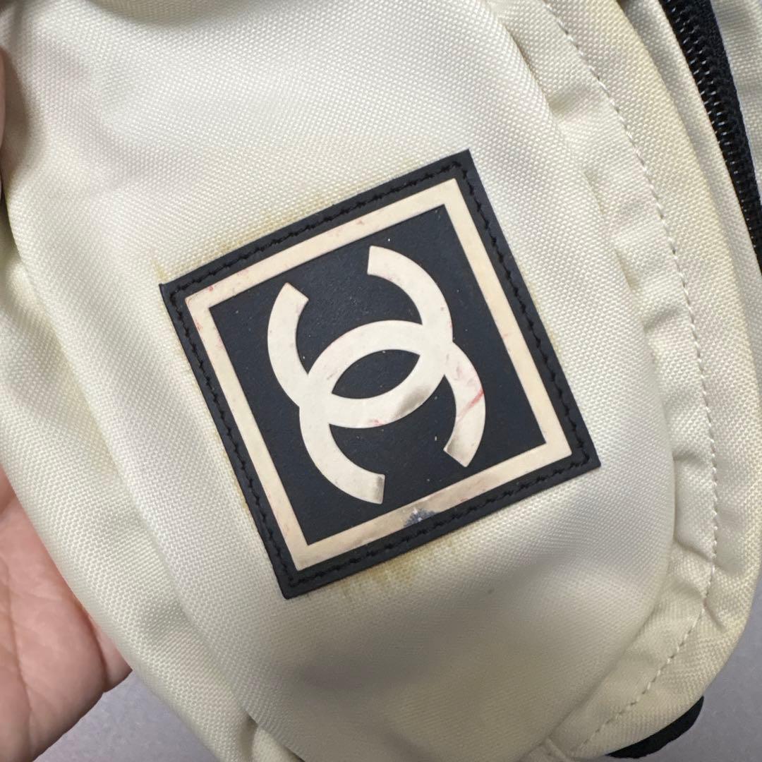 CHANEL ホワイト ボディバッグ