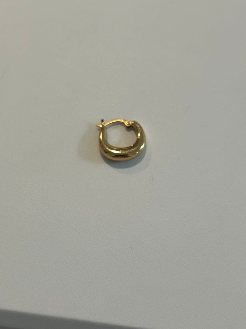 ete フープ型ピアス(片耳) ゴールド ete フープ型ピアス(片耳) ゴールド 美品】ete⭐︎フープピアス片耳K10