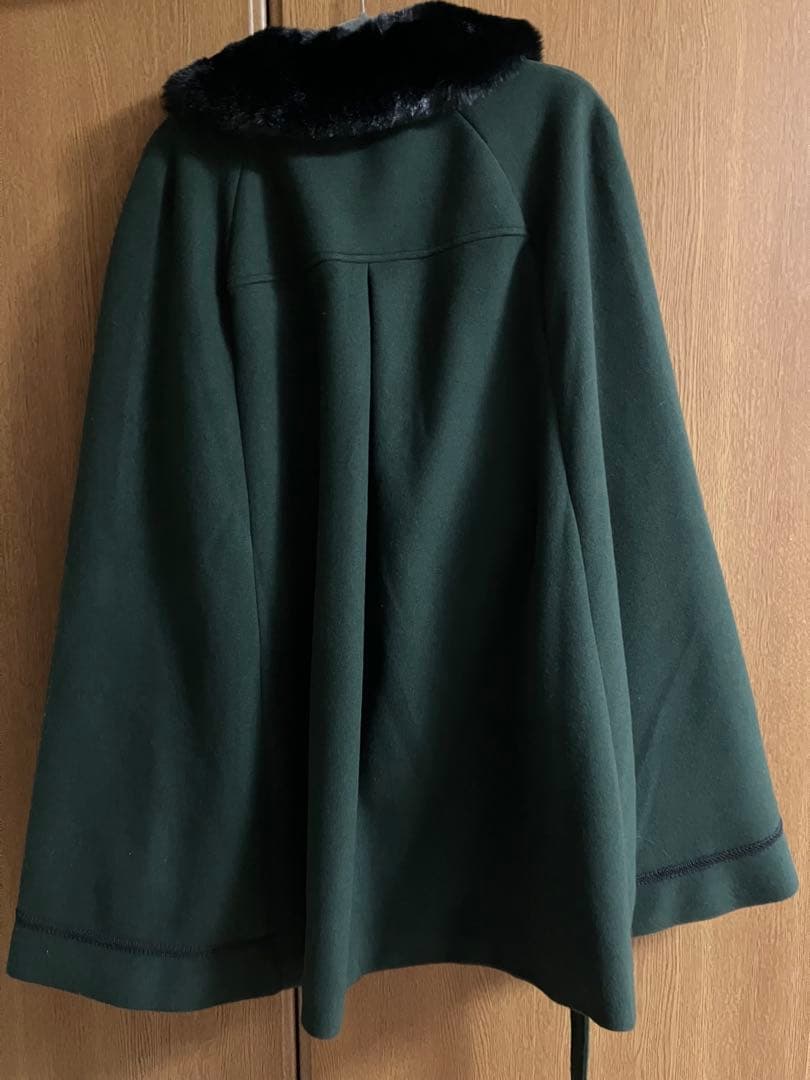 axes femme ファー襟付ケープコート ダークグリーン