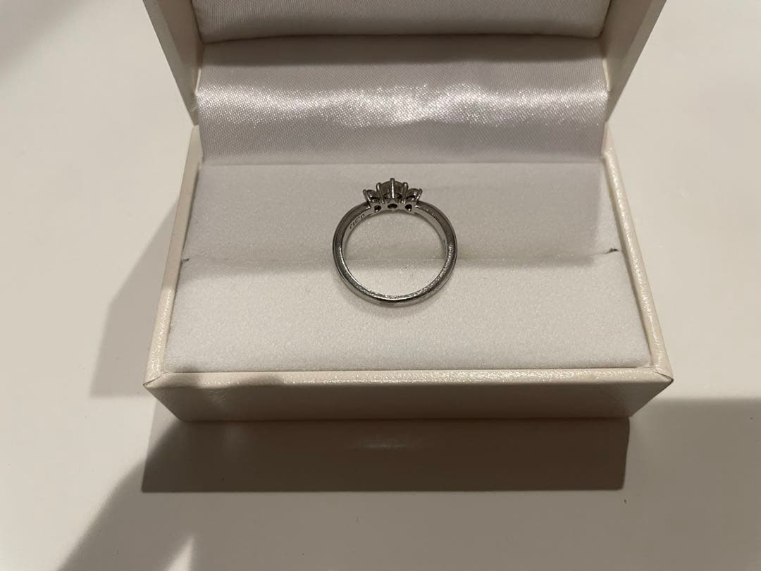 YAYOI ダイヤリング 0.32ct Pt900 プラチナ 高級感あるデザイン