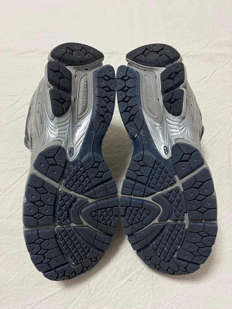 靴 new balance 2002RA 23.5cm