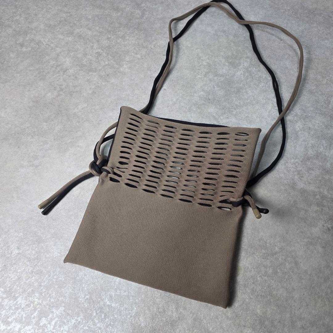 MOKKO FLAP POUCH ISSEY MIYAKE ショルダーバッグ - バッグ販売 中