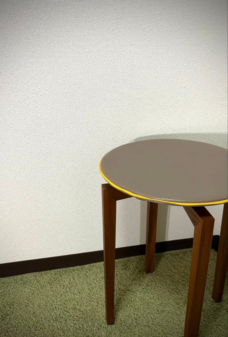 イタリア製 コーヒーテーブル φ40cm 無垢脚 レザートップ - メルカリ