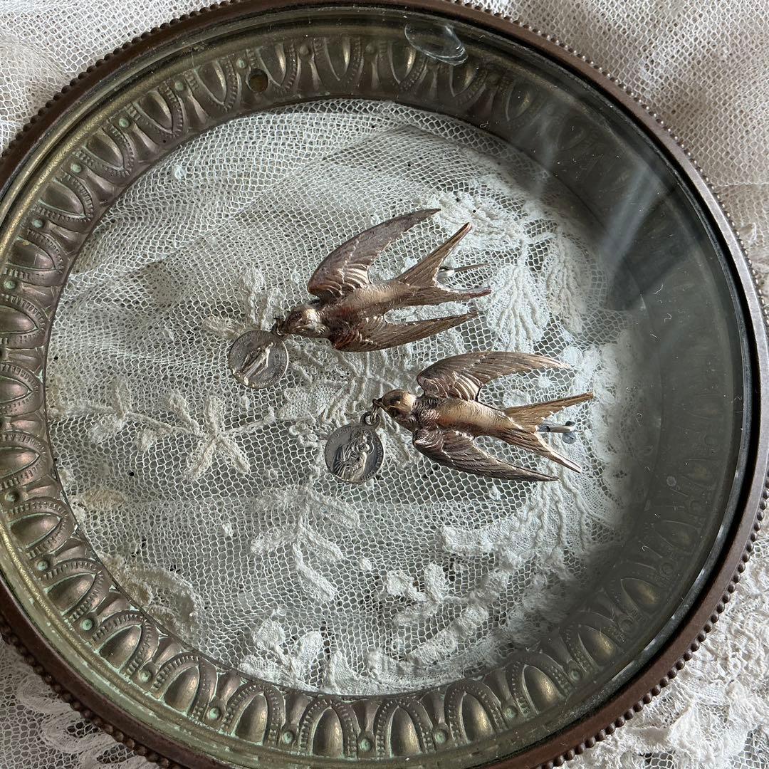 ♡2点♡ フランスアンティーク つばめ 小さなブローチ BEBE べべ メダイ