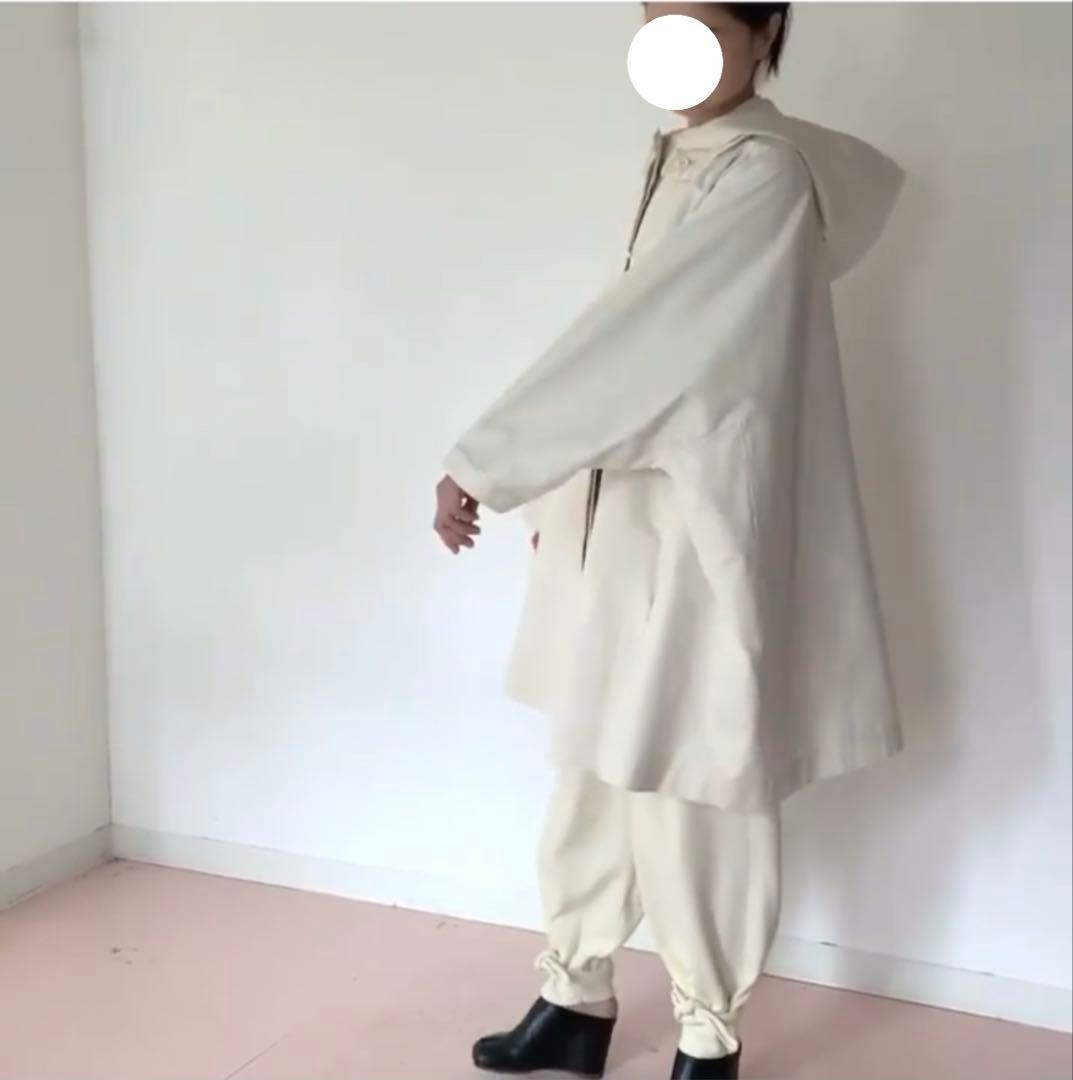 美品　TENNE HANDCRAFTED MODERN ケープコート　アイボリー TENNE HANDCRAFTED MODERN テンハンドクラフテッドモダン ベンタイル