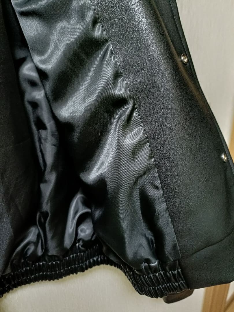 ZC-TWO フェイクレザー ジャケット 肩パット入り 黒 ショート丈