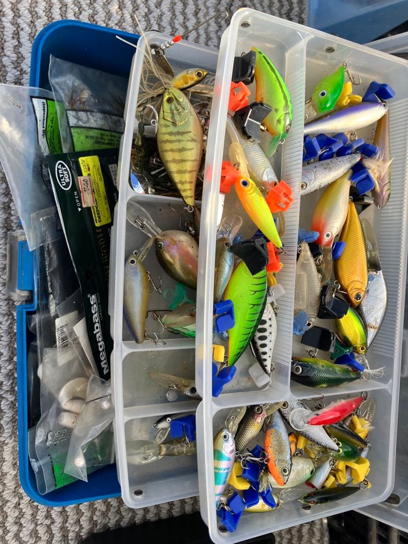 バス釣り引退セット』 ワーム、ルアー、フック、ケースなど小物大量