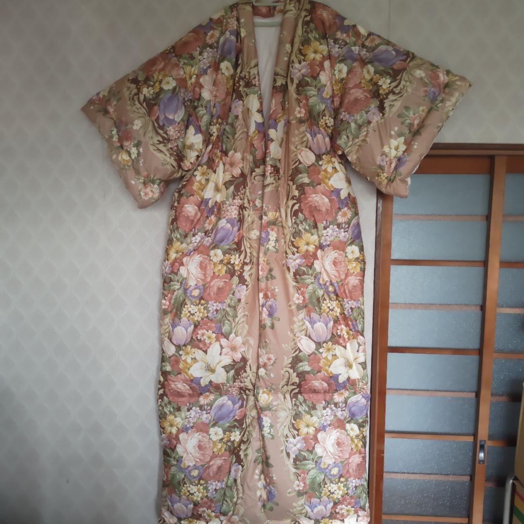 新品未使用　羽毛ダウン90%　着る毛布　花柄かいまき　フリーサイズ200x150 かいまき 羽毛かいまき布団 着る羽毛布団 ダウン90％ 1.0kg 平織生地