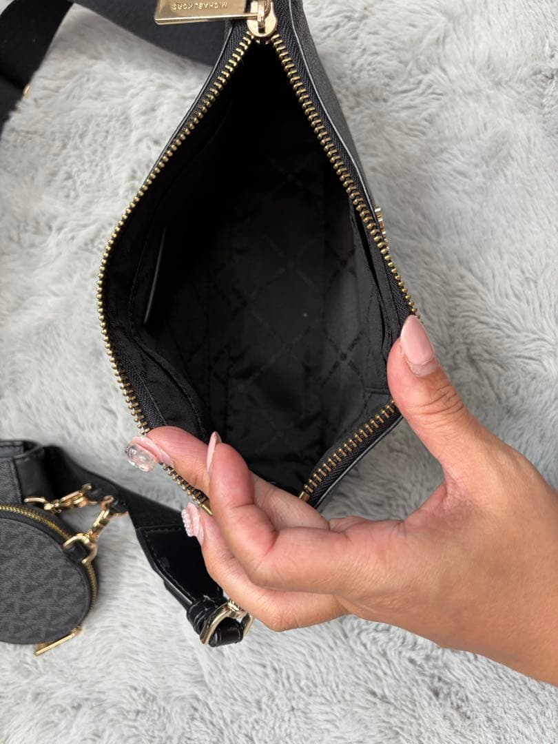 MICHAEL KORS ブラック ボディバッグ GREYSON ヒップバッグ スモール