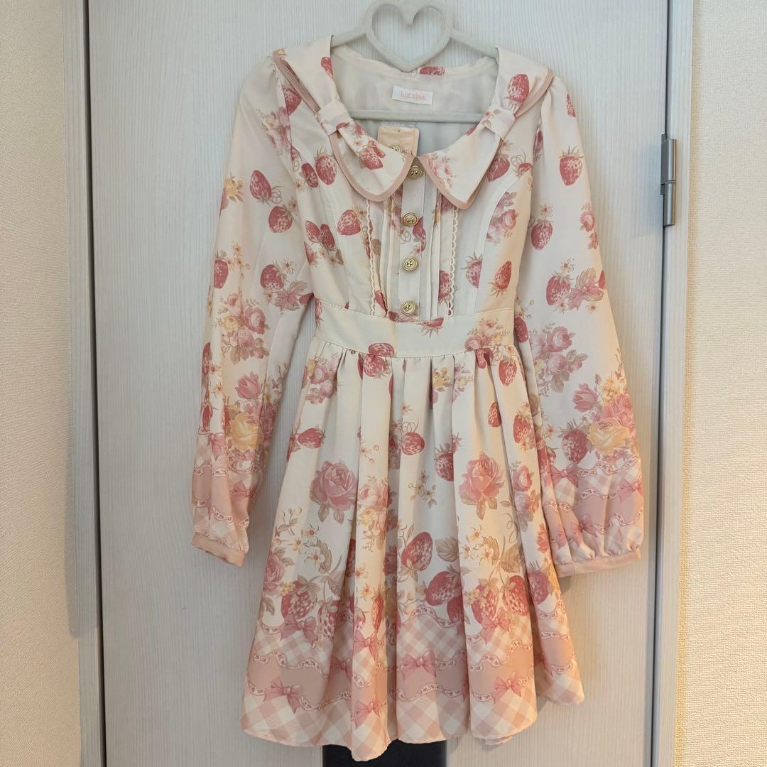 LIZ LISA 苺柄 リズメロコラボ ワンピース 新品・ タグ付】 LIZLISA 苺柄 ワンピース リズメロ コラボ 白