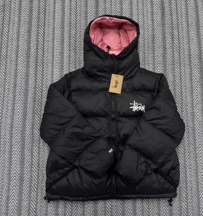 Stussy ブラック ピンク ダウンジャケット M - メルカリ