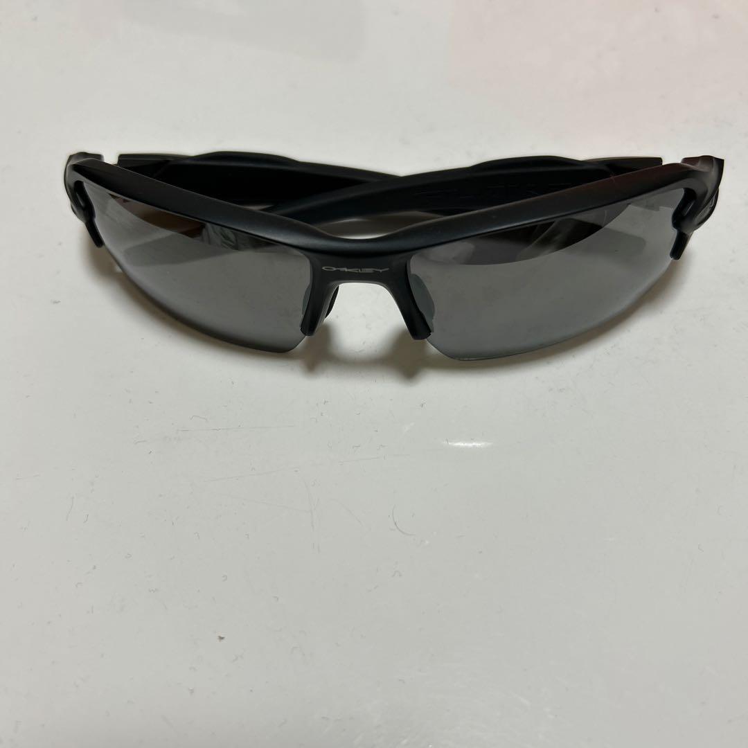 Oakley ブラック サングラス グレー レンズ CMDN (Low Bridge Fit) Prizm Grey Matte Black アイウェア | Oakley® 日本