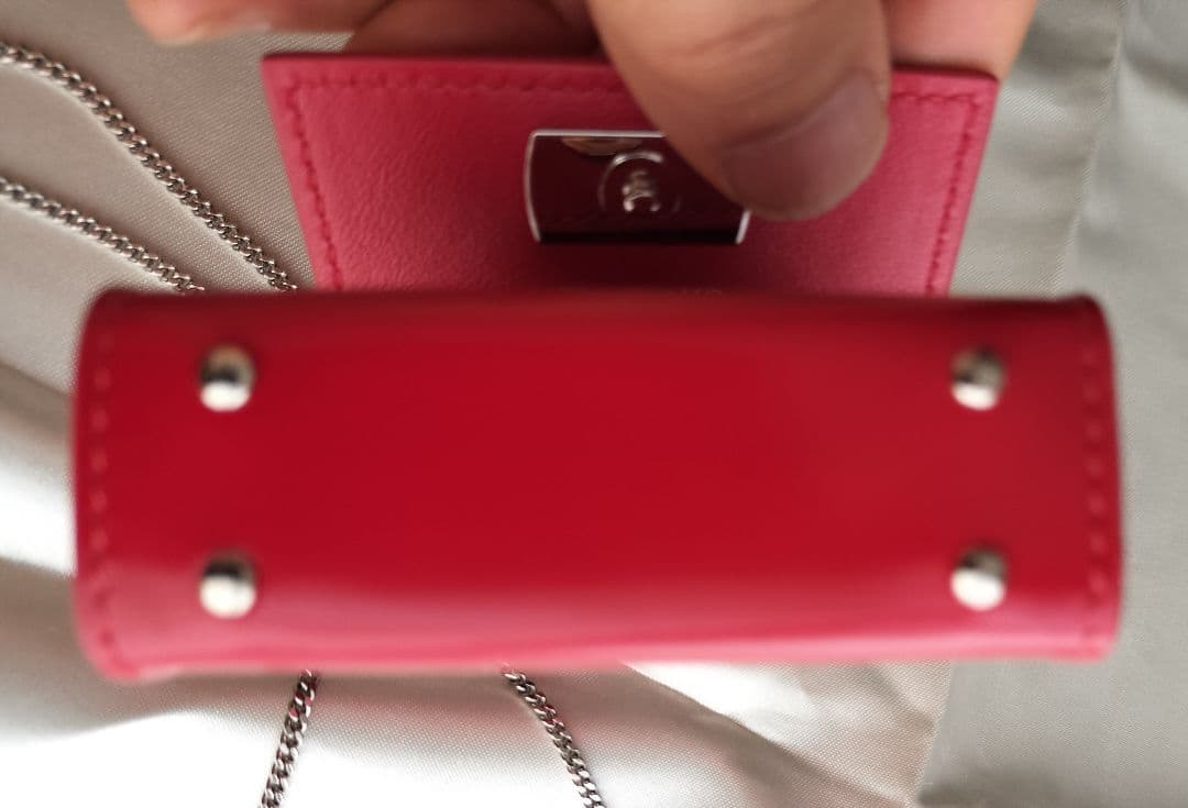 e*i様 【新品・未使用】サルバトーレ・フェラガモ AirPods