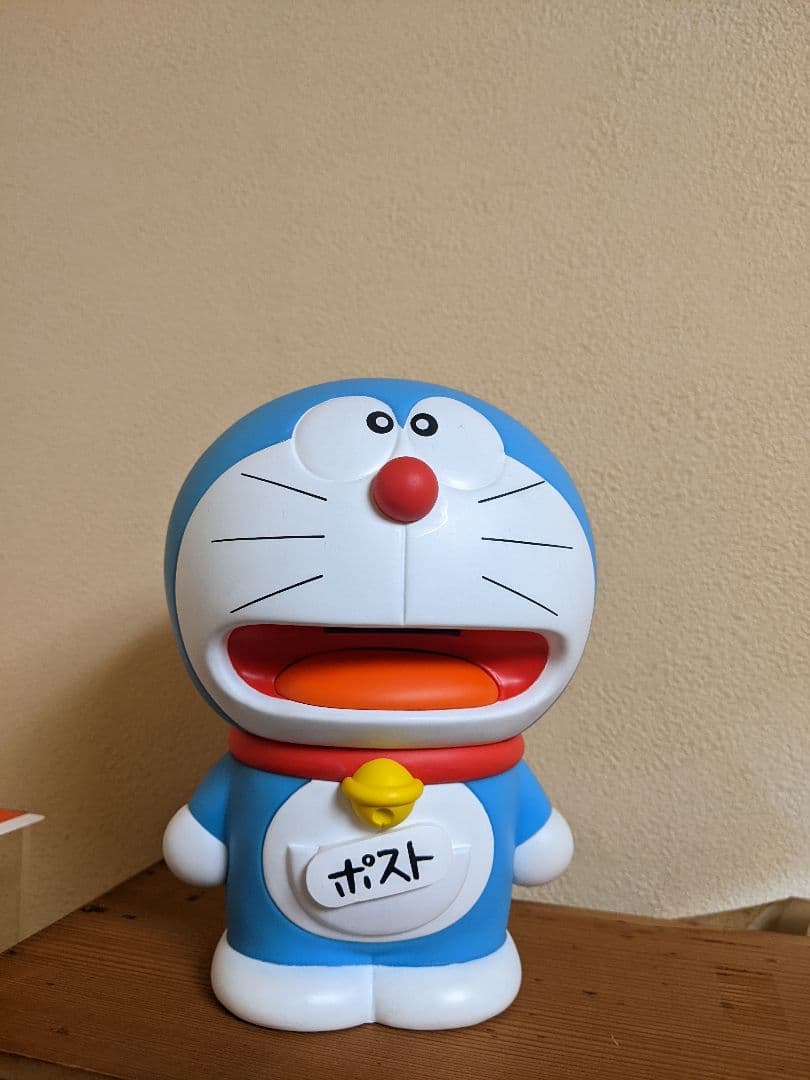 限定品 2020年 代用シールでポストになった ドラえもん 貯金箱 あんぐりお口 貯金箱 [ 代用シールでポストになったドラえもん ] 郵便