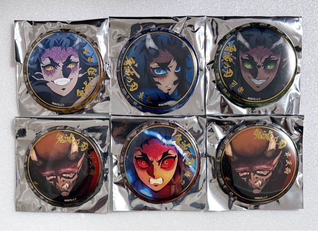 【新品】鬼滅の刃　終ノ巻　箔押し缶バッジ　B 半天狗　空喜　積怒　哀絶　可楽 TVアニメ「鬼滅の刃 刀鍛冶の里編」のグッズが登場です！ | ベルハウス