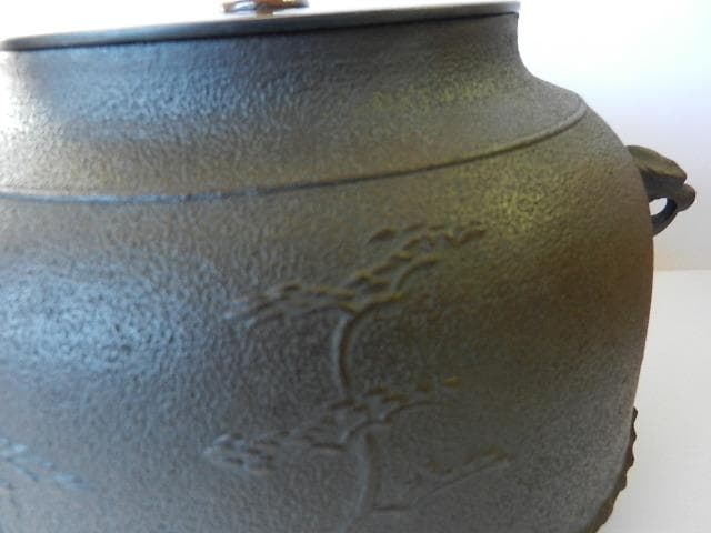 釜師「清光」作「浜松地紋 真形広口釜」 （高21．5㌢、口15㌢、胴