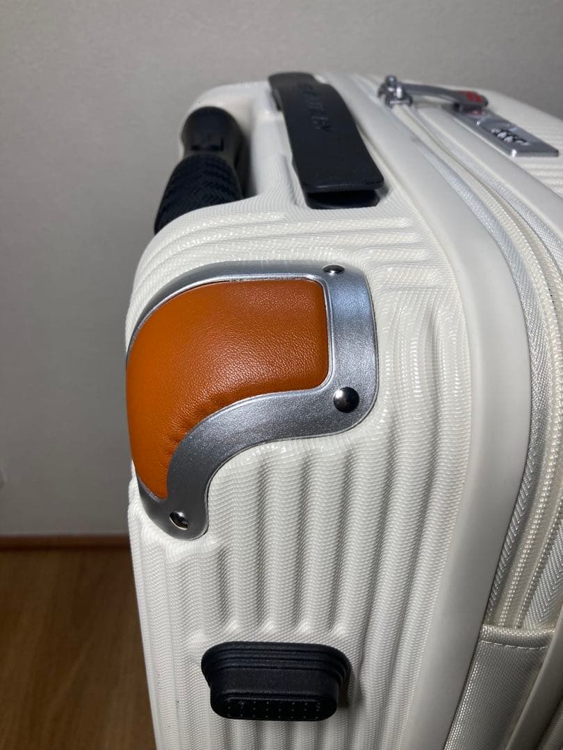 スイスミリタリー 38.5L スーツケース ホワイト 機内持ち込みサイズ