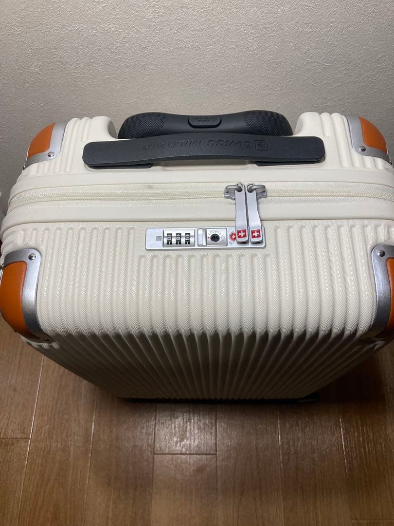 スイスミリタリー 38.5L スーツケース ホワイト 機内持ち込みサイズ