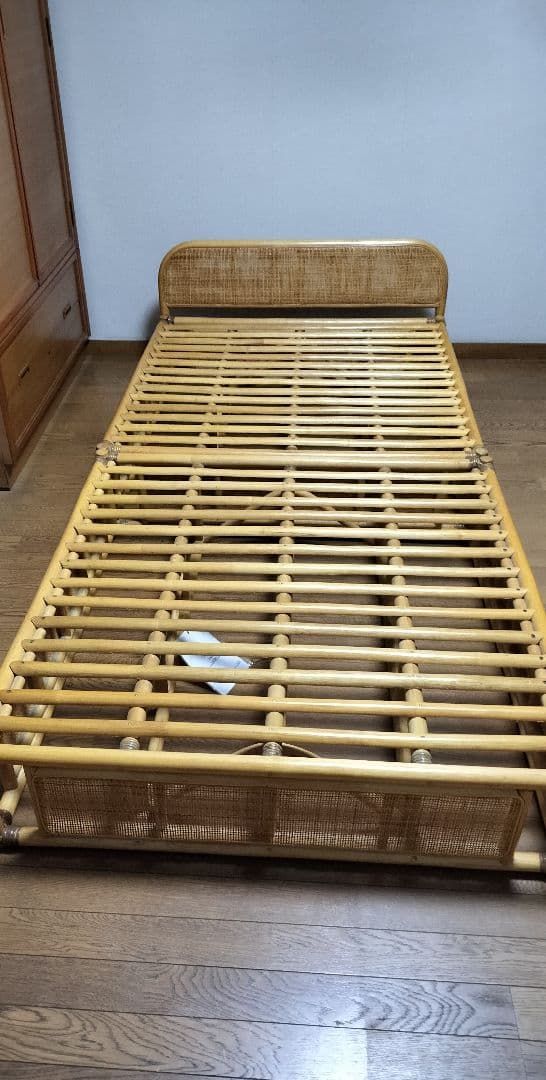 MAXさま専用 藤(ラタン)のベッド 直接引き渡し限定 2台セット - メルカリ