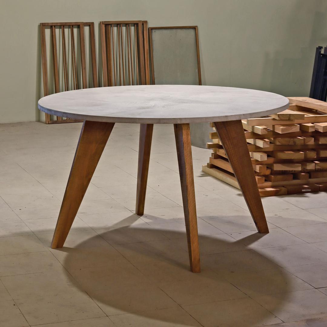 ラウンドテーブル｜ライトグレー｜Φ120cm｜薄塗りモルタル｜ダイニングテーブル 円形｜ライトグレー｜ラウンドテーブル｜Φ120cm｜薄塗りモルタル