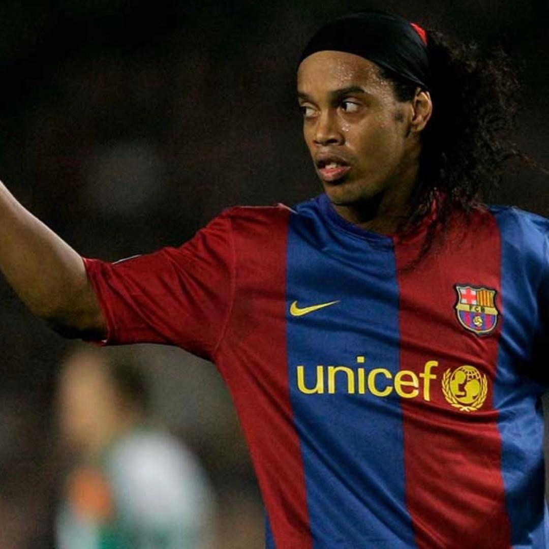 【貴重/正規品】ロナウジーニョ　バルセロナ　2006 ユニフォーム Amazon.co.jp: 正規品オーセンティックロナウジーニョ バルセロナ