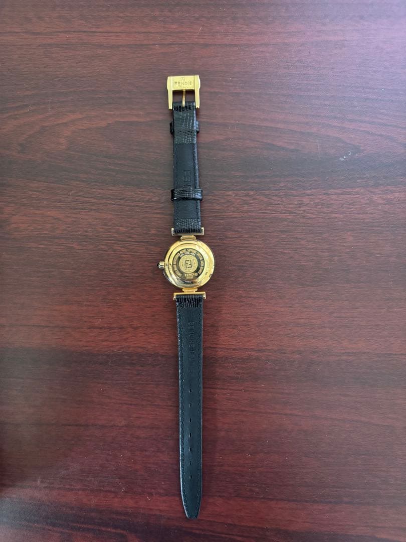 ジャンク品】FENDI 黒 レザーベルト 時計 ゴールド金具 - メルカリ