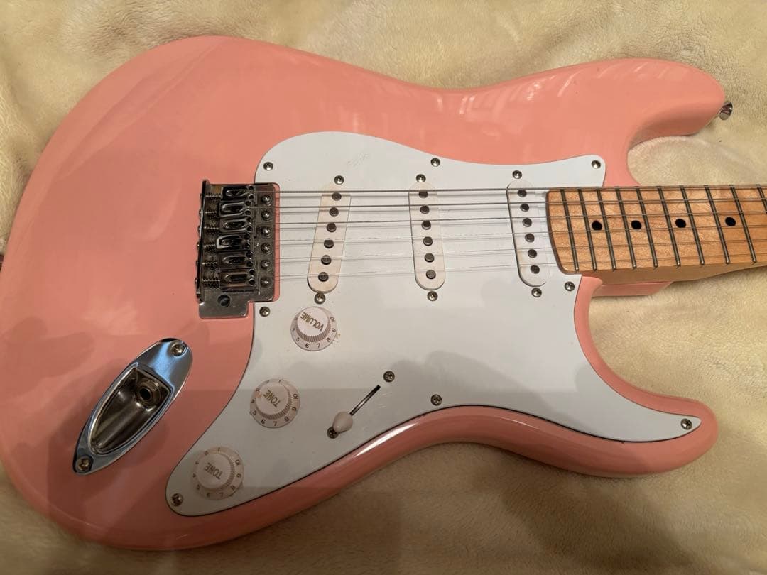 【激鳴り】フェルナンデス　ストラトキャスター　激レアカラーのシェルピンク風 激鳴り】フェルナンデス ストラトキャスター 激レアカラーのシェル