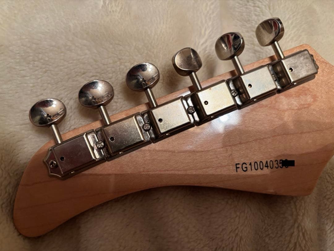 激鳴り】フェルナンデス ストラトキャスター 激レアカラーのシェル