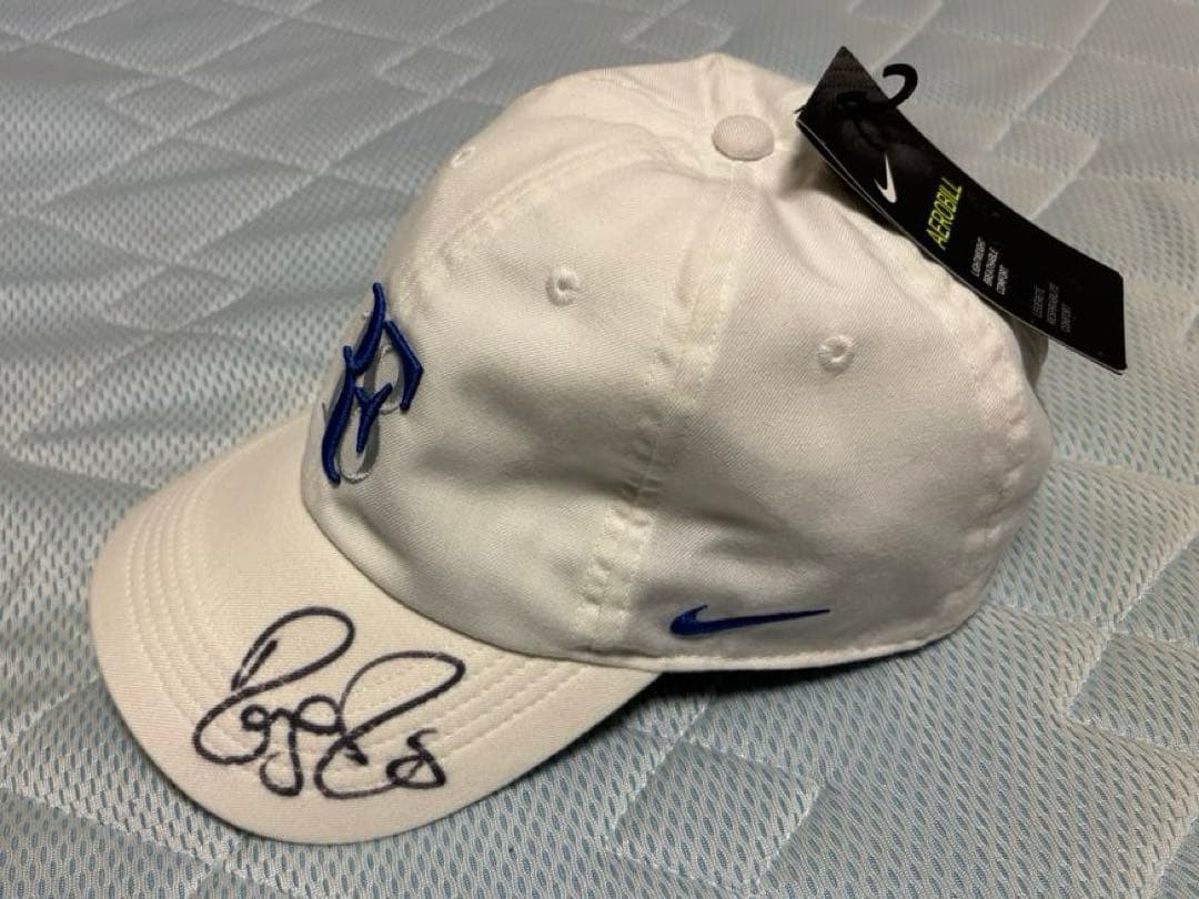 NIKE RF Autograph CAP GS18勝記念 フェデラー直筆サイン - メルカリ