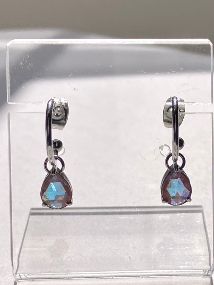 サフィレット ペアシェイプ ローズカット フープ ピアス 無垢