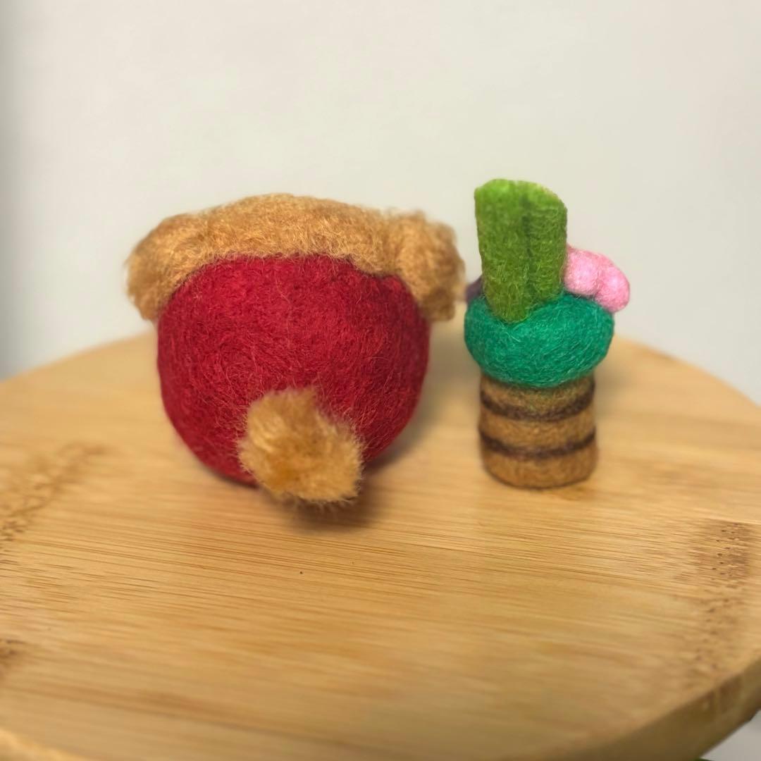 羊毛フェルト トイプードル紅白だるま 門松2個付き - メルカリ